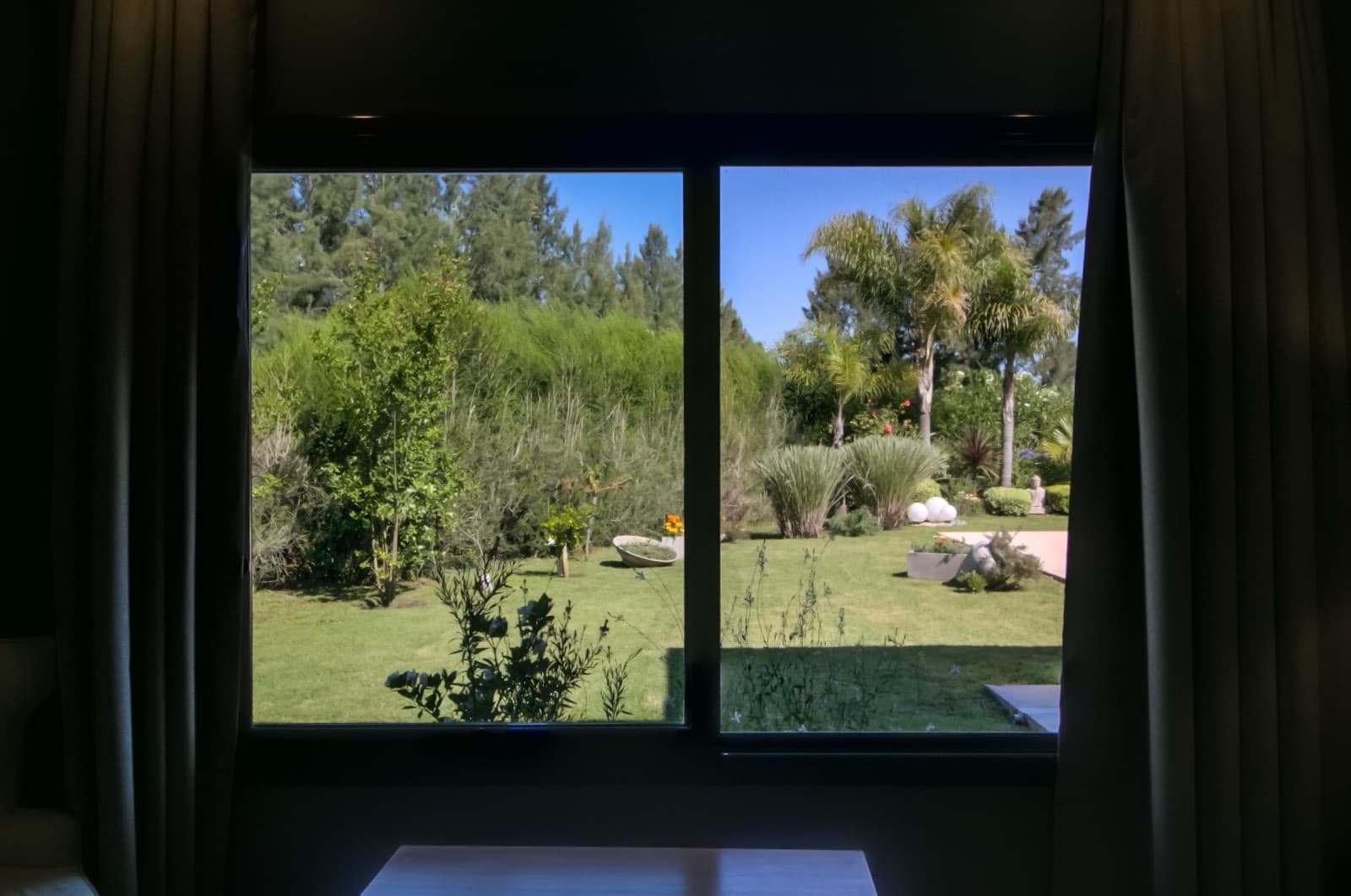 HOUSE FOR SALE IN AREA 60. Single-story. 293 m² of floor space on a 1,620 m² lot.
