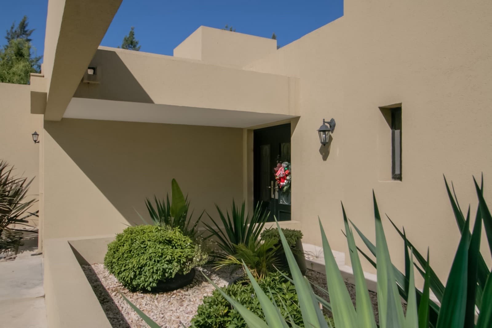 HOUSE FOR SALE IN AREA 60. Single-story. 293 m² of floor space on a 1,620 m² lot.