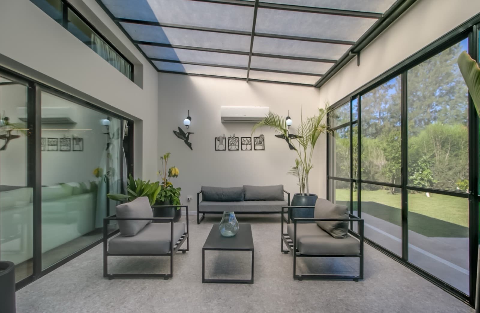 HOUSE FOR SALE IN AREA 60. Single-story. 293 m² of floor space on a 1,620 m² lot.