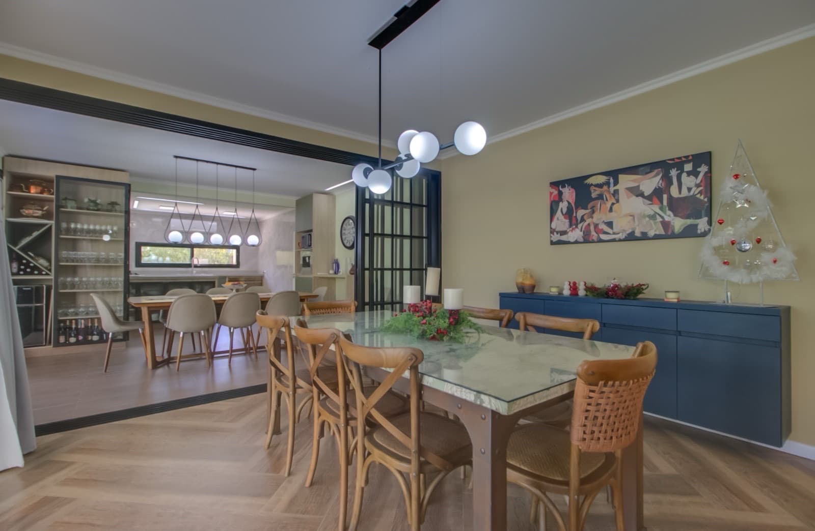 HOUSE FOR SALE IN AREA 60. Single-story. 293 m² of floor space on a 1,620 m² lot.