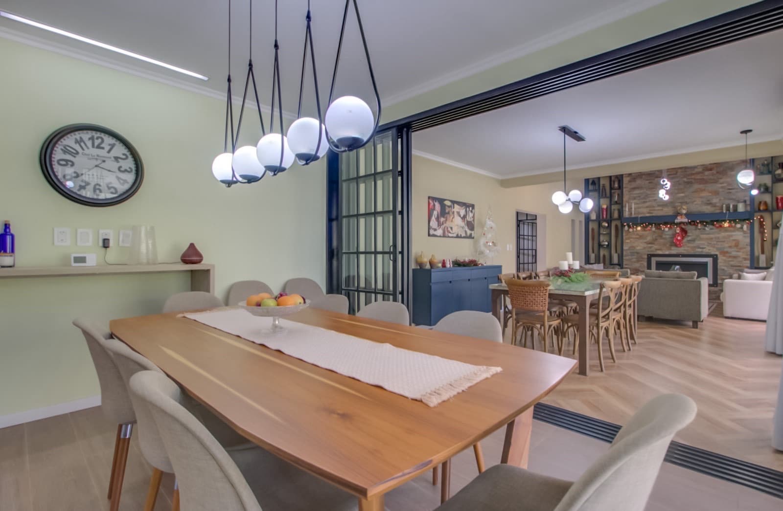 HOUSE FOR SALE IN AREA 60. Single-story. 293 m² of floor space on a 1,620 m² lot.