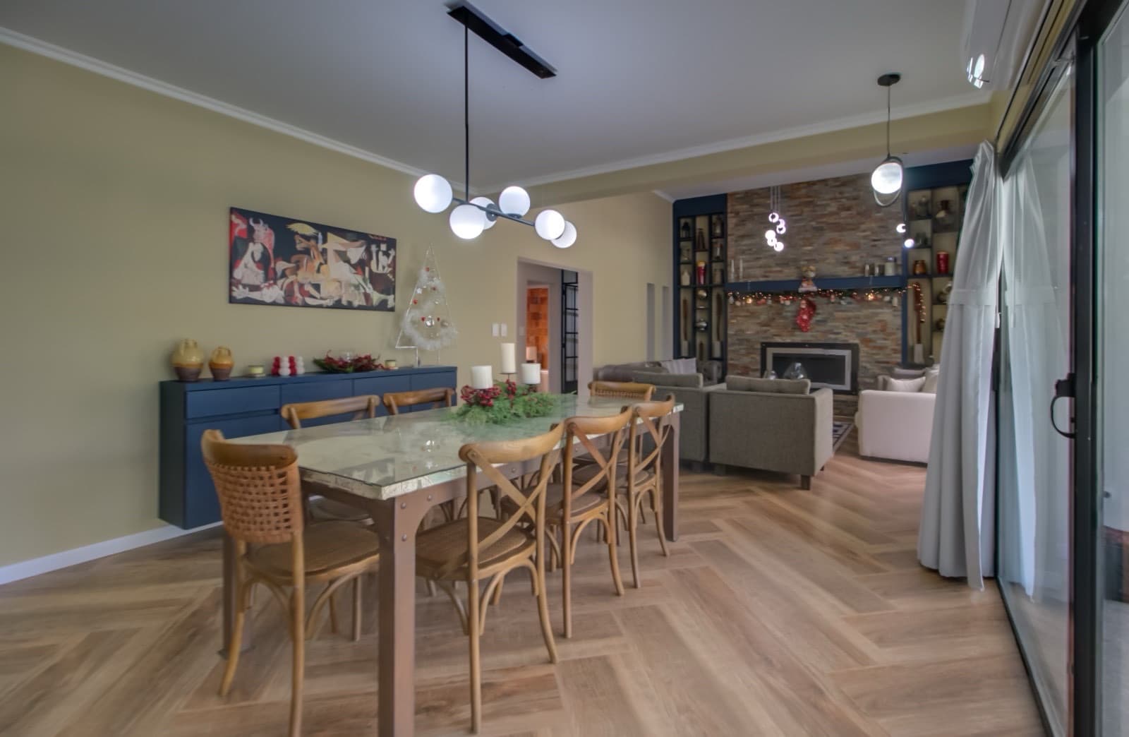 HOUSE FOR SALE IN AREA 60. Single-story. 293 m² of floor space on a 1,620 m² lot.