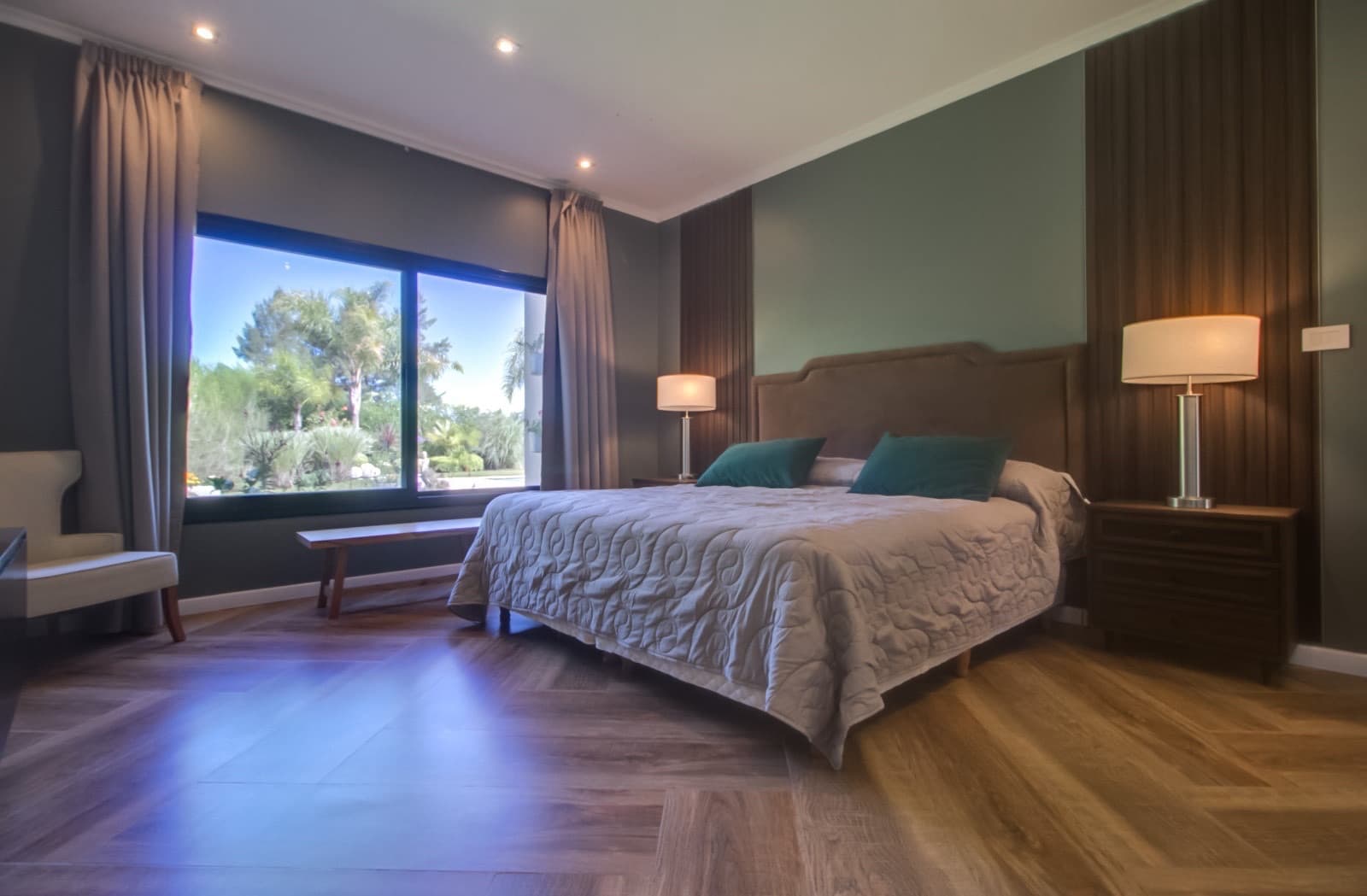 HOUSE FOR SALE IN AREA 60. Single-story. 293 m² of floor space on a 1,620 m² lot.
