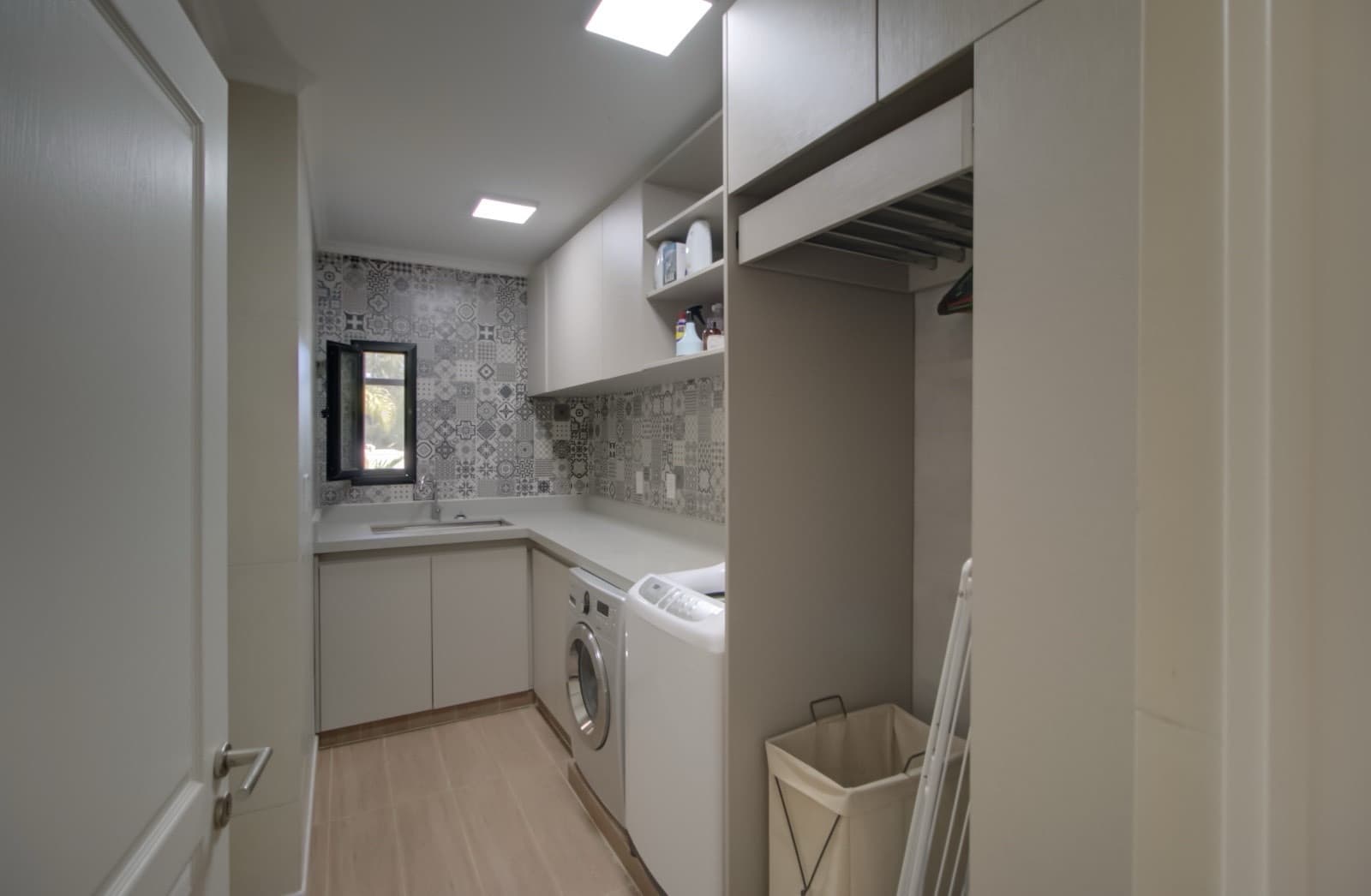 HOUSE FOR SALE IN AREA 60. Single-story. 293 m² of floor space on a 1,620 m² lot.