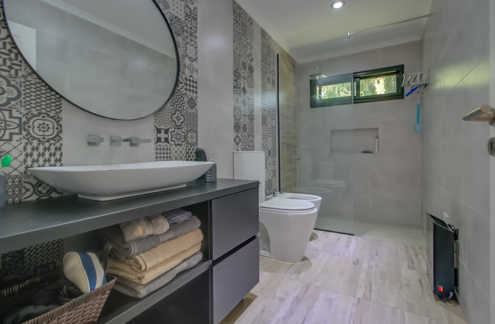 HOUSE FOR SALE IN AREA 60. Single-story. 293 m² of floor space on a 1,620 m² lot.