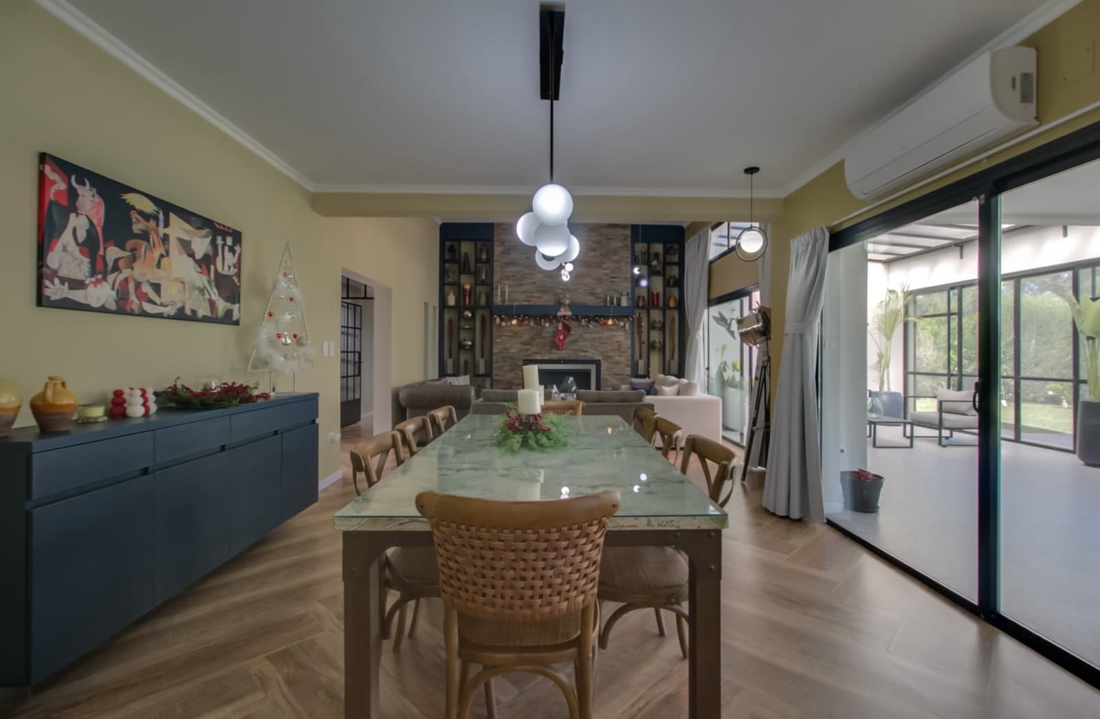 HOUSE FOR SALE IN AREA 60. Single-story. 293 m² of floor space on a 1,620 m² lot.
