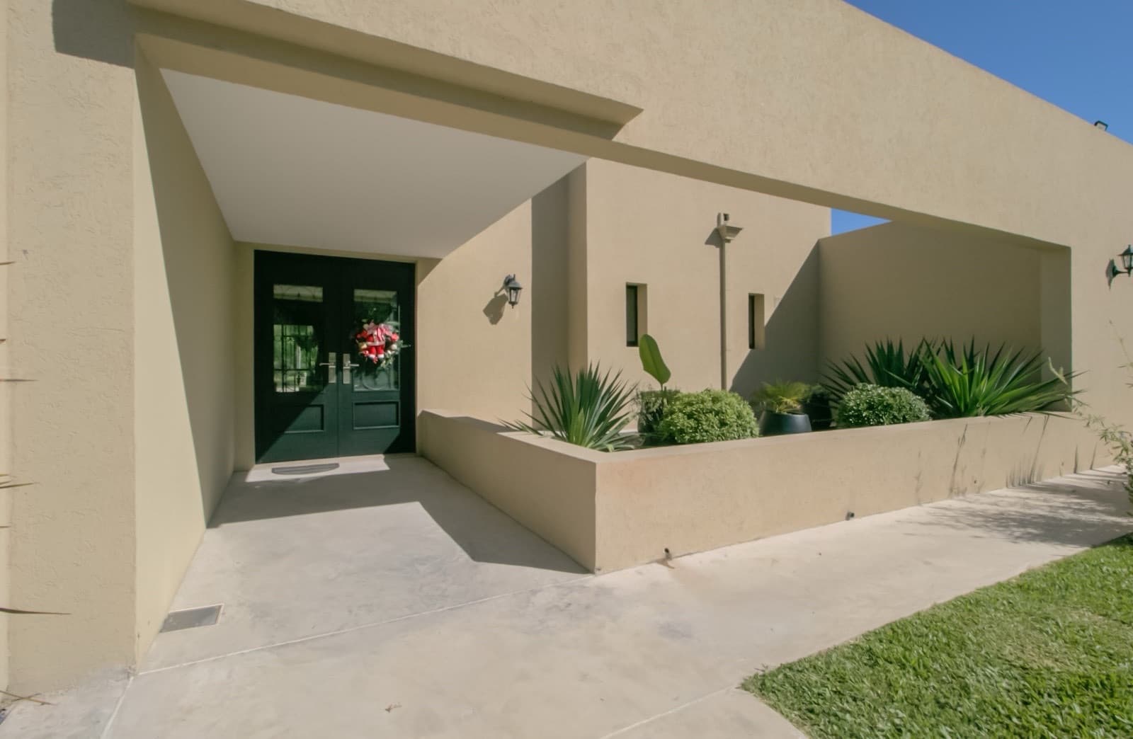 HOUSE FOR SALE IN AREA 60. Single-story. 293 m² of floor space on a 1,620 m² lot.
