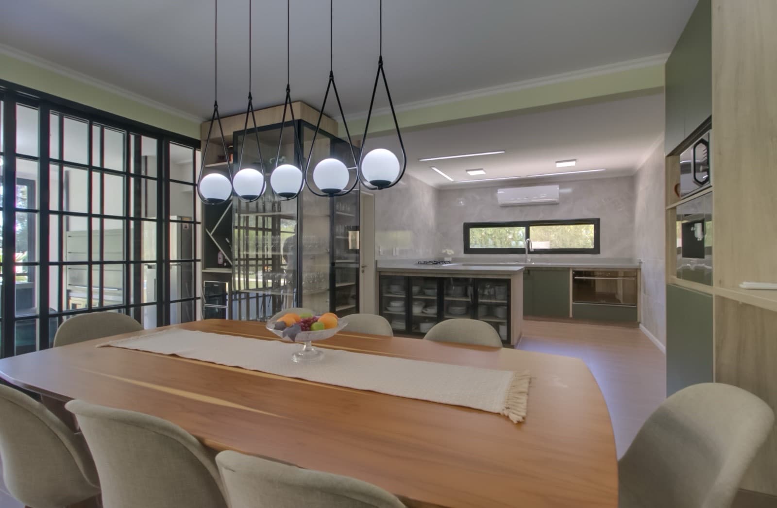 HOUSE FOR SALE IN AREA 60. Single-story. 293 m² of floor space on a 1,620 m² lot.