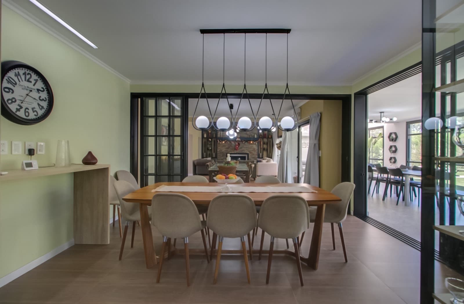 HOUSE FOR SALE IN AREA 60. Single-story. 293 m² of floor space on a 1,620 m² lot.