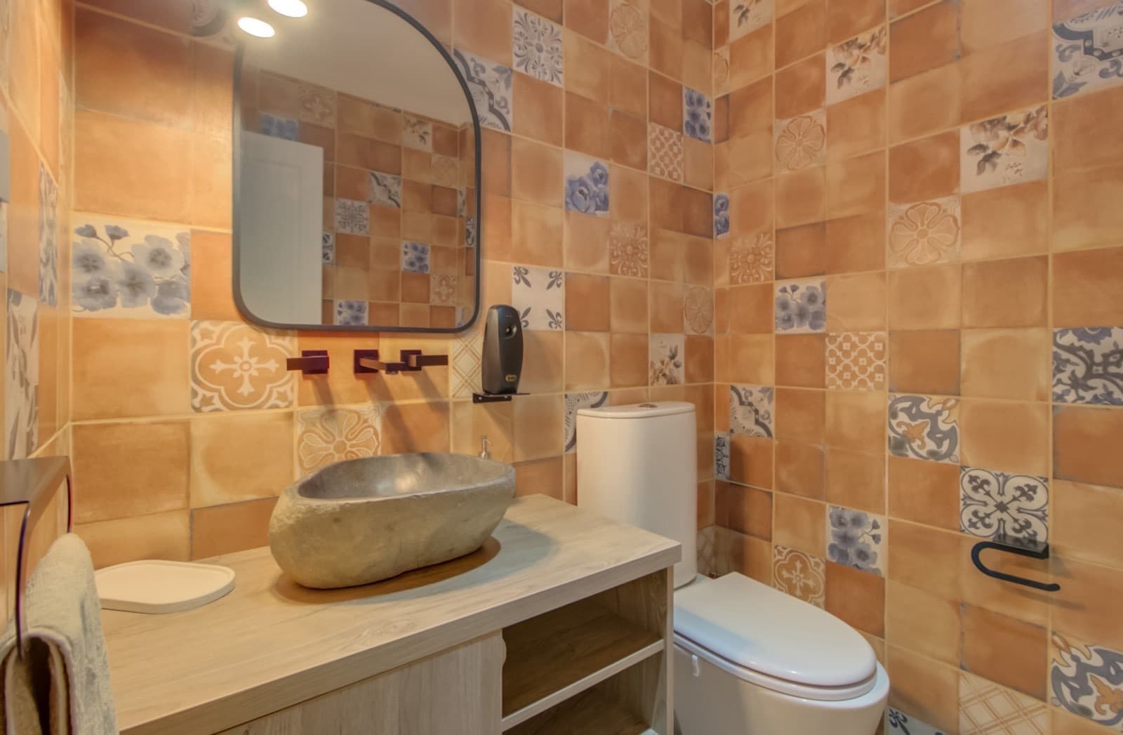 HOUSE FOR SALE IN AREA 60. Single-story. 293 m² of floor space on a 1,620 m² lot.