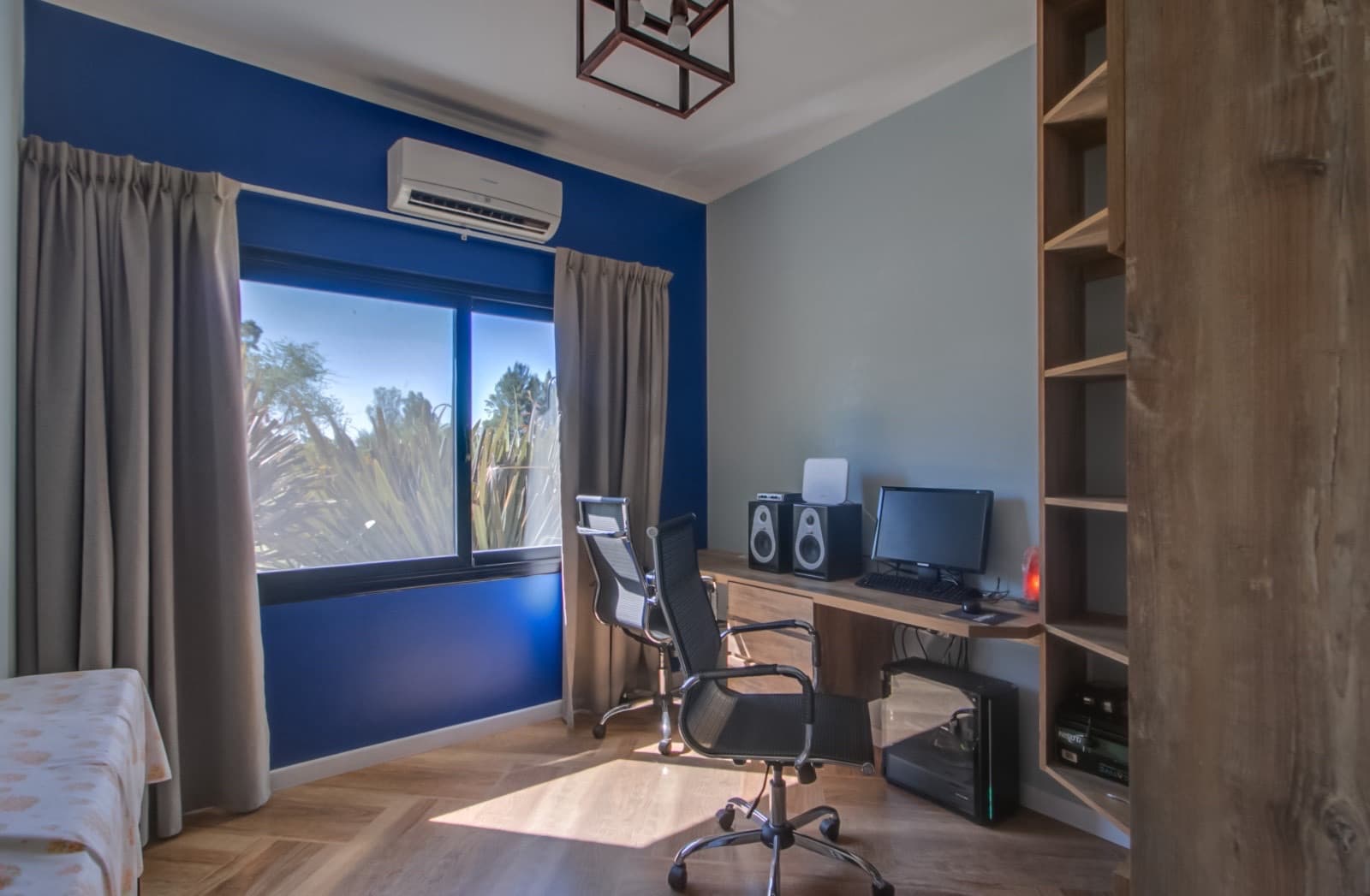 HOUSE FOR SALE IN AREA 60. Single-story. 293 m² of floor space on a 1,620 m² lot.