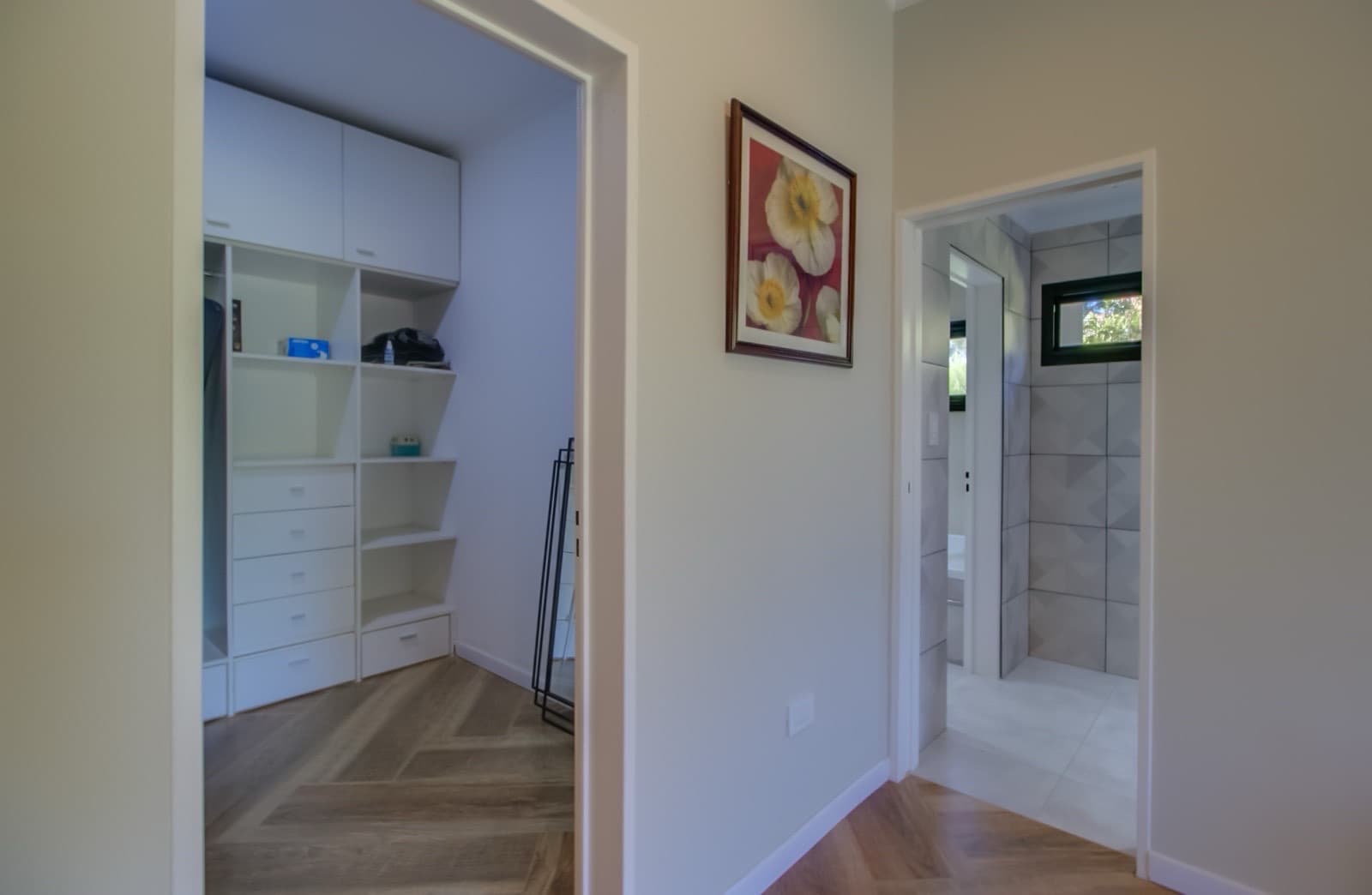 HOUSE FOR SALE IN AREA 60. Single-story. 293 m² of floor space on a 1,620 m² lot.