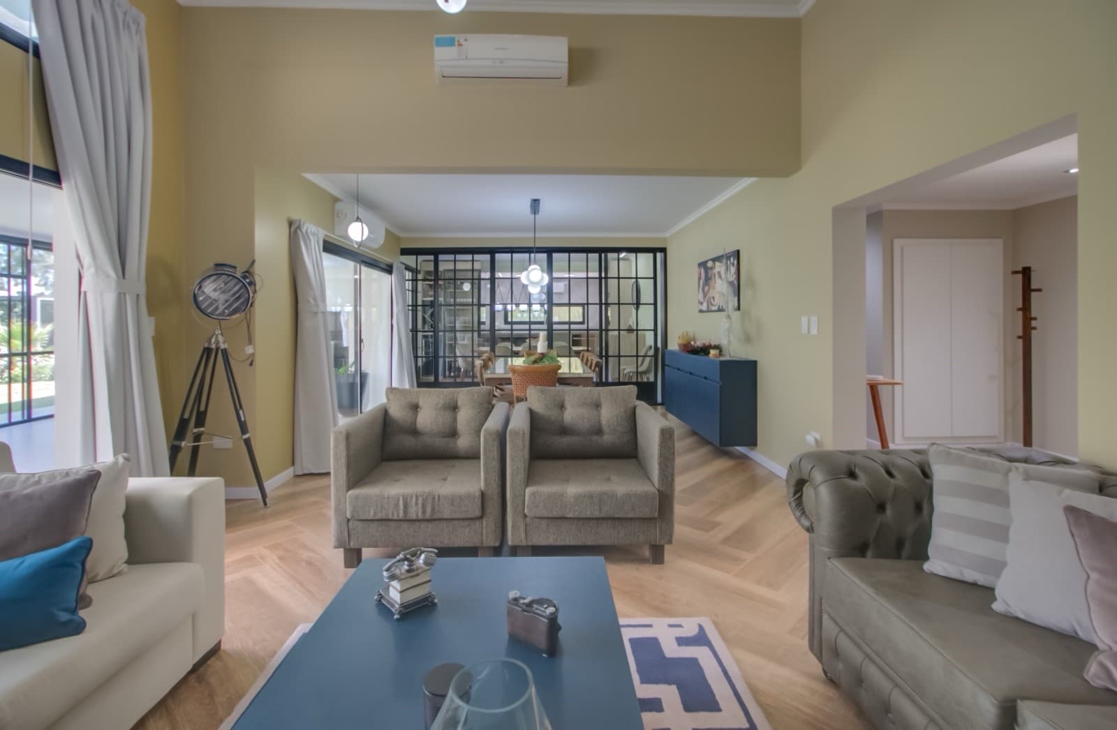 HOUSE FOR SALE IN AREA 60. Single-story. 293 m² of floor space on a 1,620 m² lot.