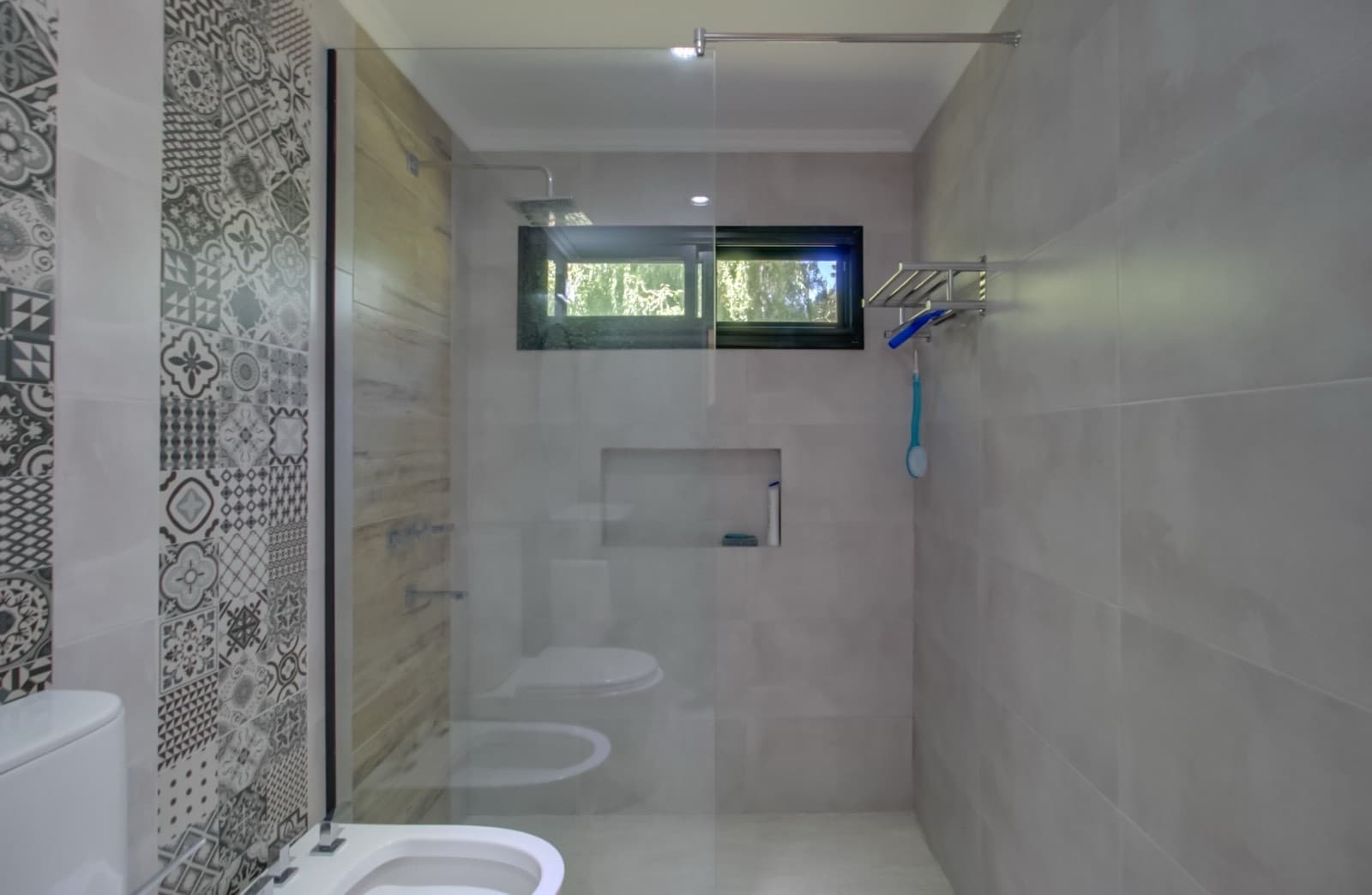 HOUSE FOR SALE IN AREA 60. Single-story. 293 m² of floor space on a 1,620 m² lot.
