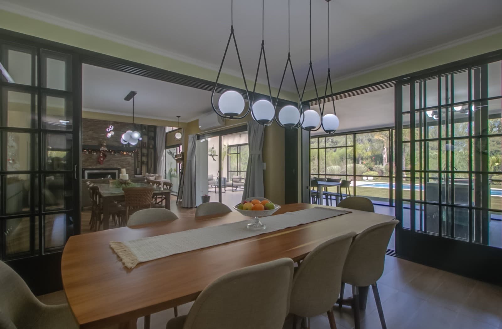 HOUSE FOR SALE IN AREA 60. Single-story. 293 m² of floor space on a 1,620 m² lot.