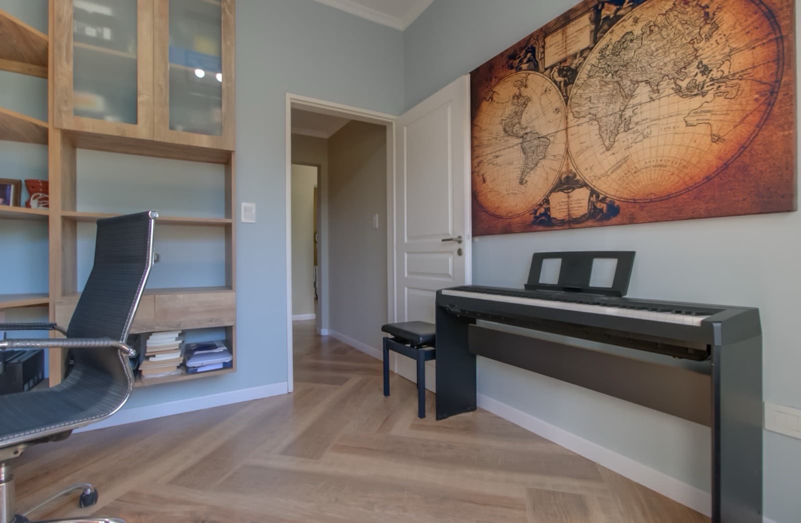 HOUSE FOR SALE IN AREA 60. Single-story. 293 m² of floor space on a 1,620 m² lot.