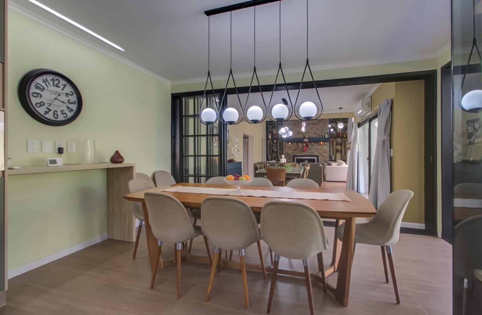 HOUSE FOR SALE IN AREA 60. Single-story. 293 m² of floor space on a 1,620 m² lot.