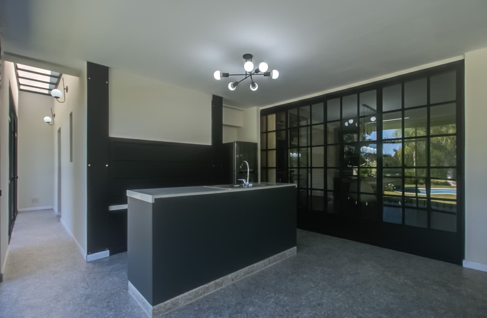 HOUSE FOR SALE IN AREA 60. Single-story. 293 m² of floor space on a 1,620 m² lot.