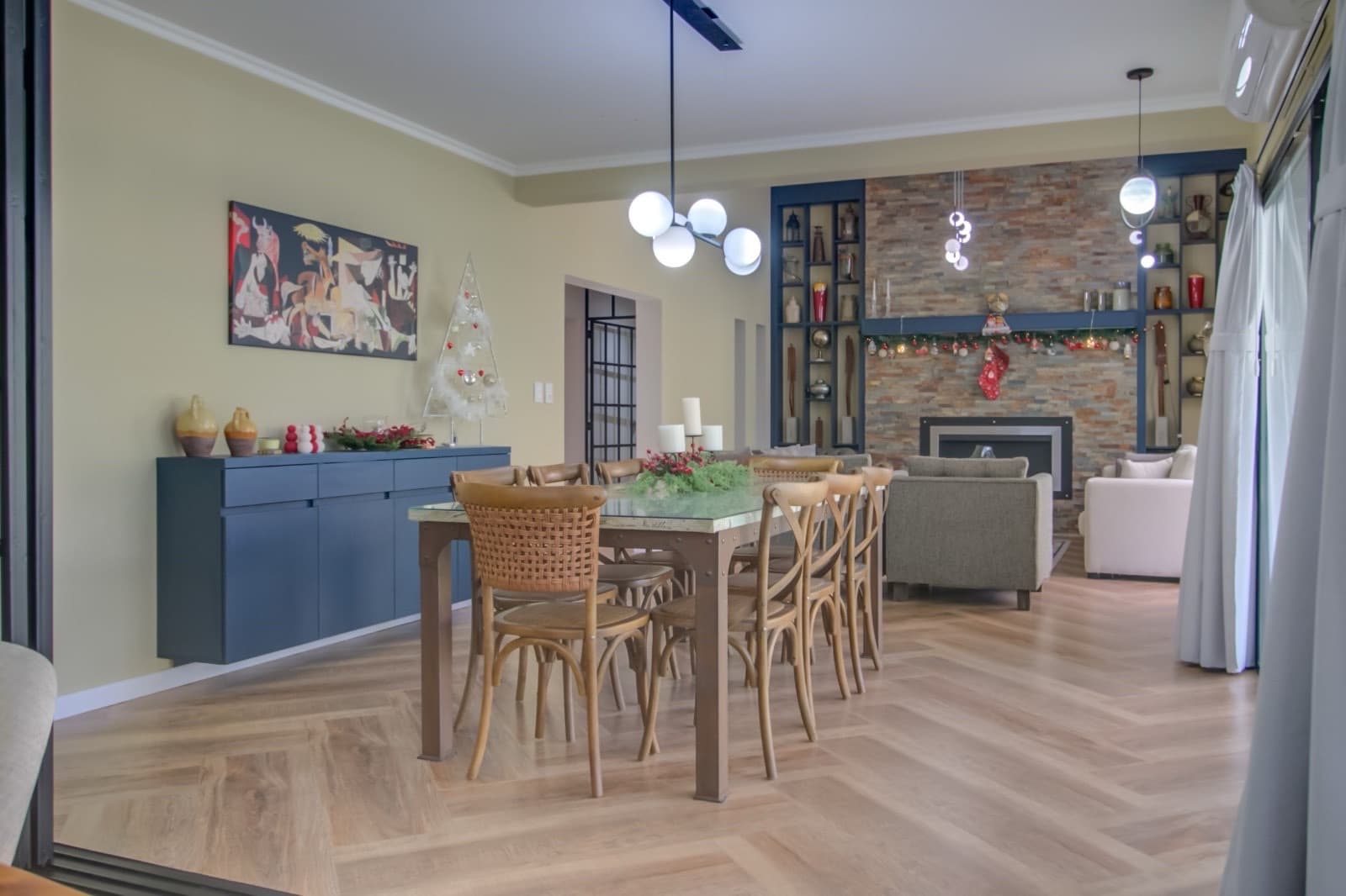 HOUSE FOR SALE IN AREA 60. Single-story. 293 m² of floor space on a 1,620 m² lot.