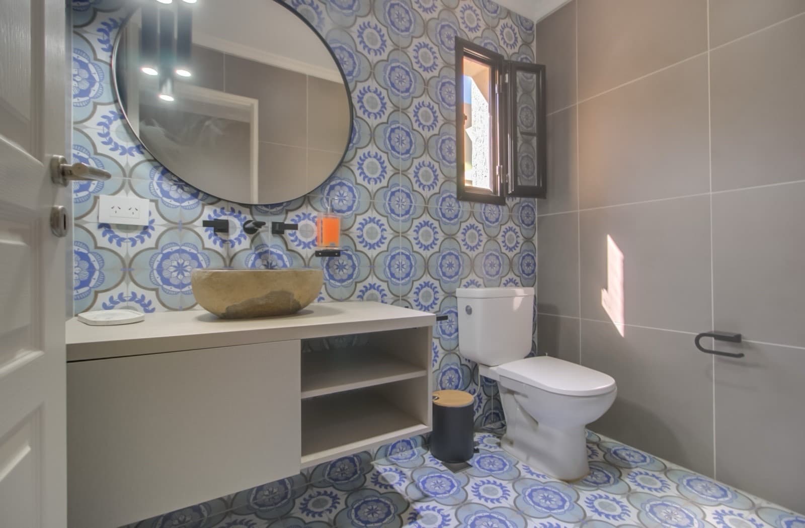 HOUSE FOR SALE IN AREA 60. Single-story. 293 m² of floor space on a 1,620 m² lot.