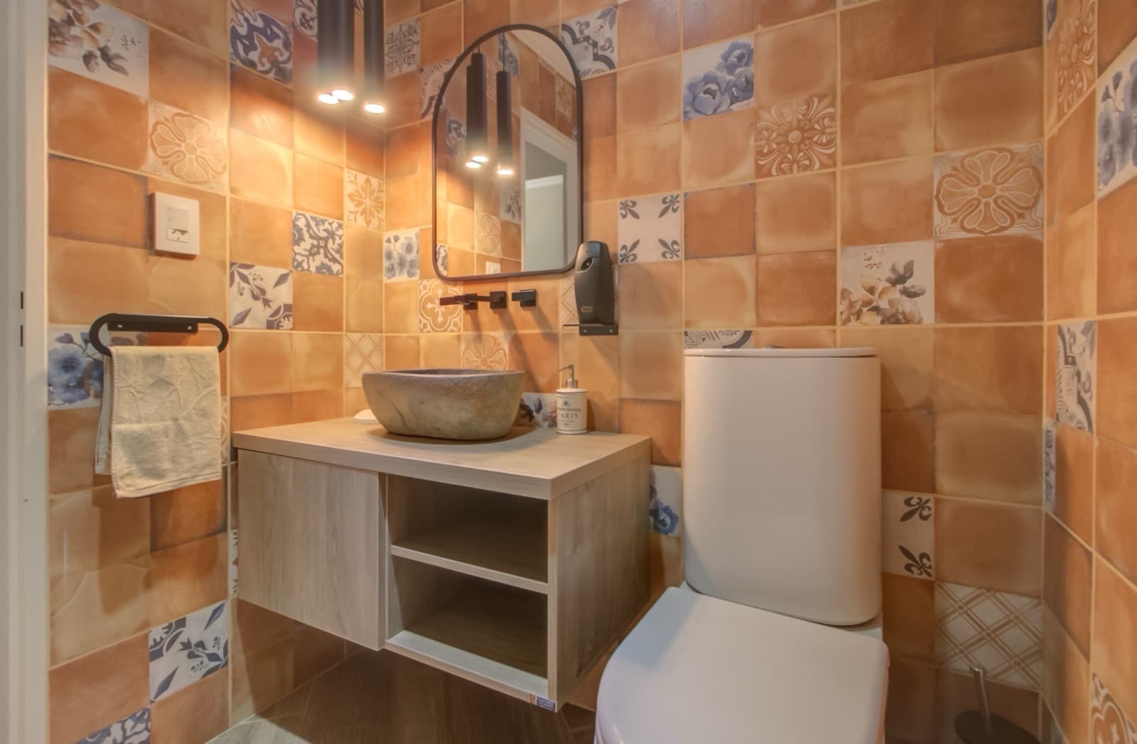 HOUSE FOR SALE IN AREA 60. Single-story. 293 m² of floor space on a 1,620 m² lot.