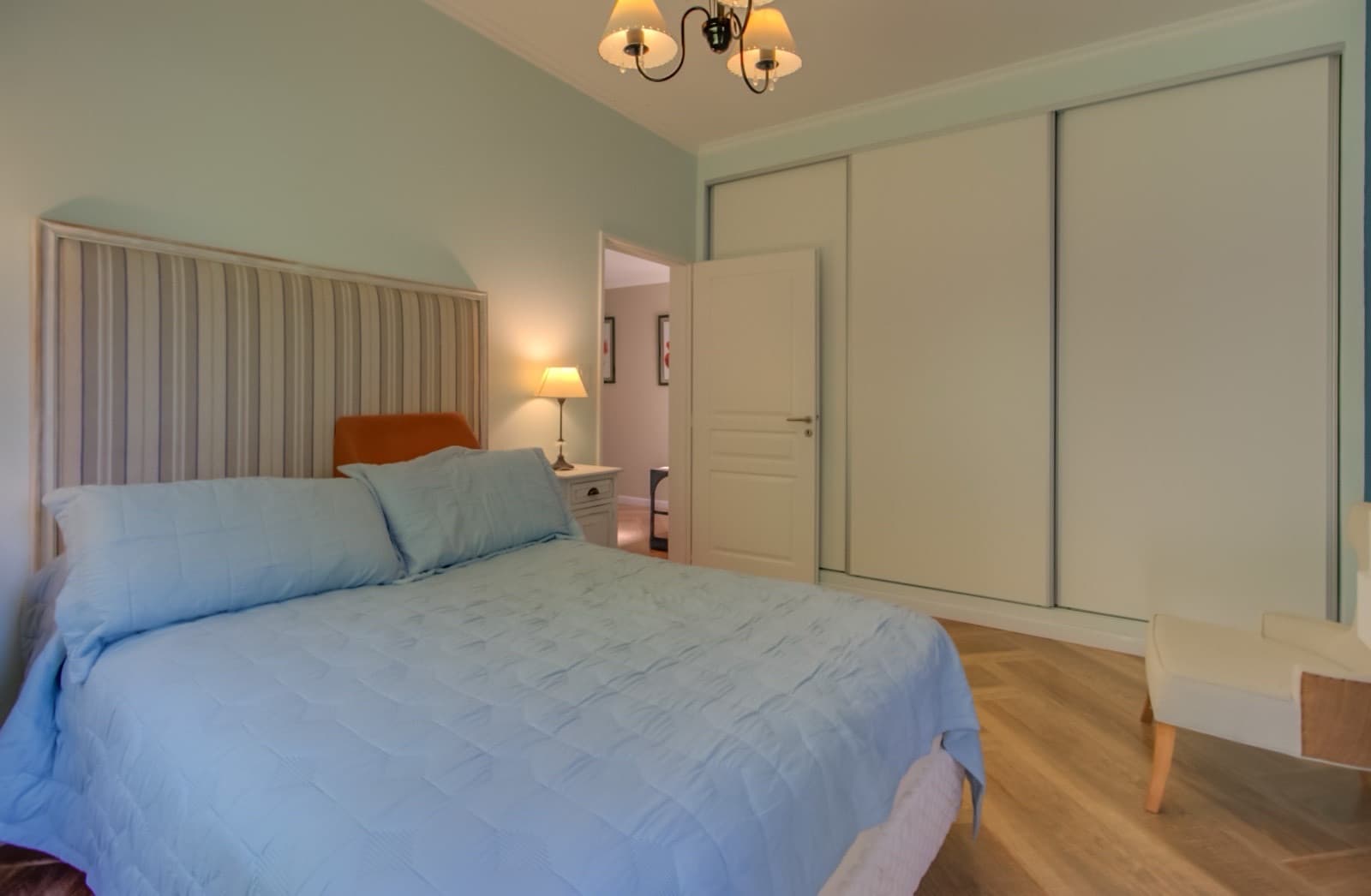 HOUSE FOR SALE IN AREA 60. Single-story. 293 m² of floor space on a 1,620 m² lot.