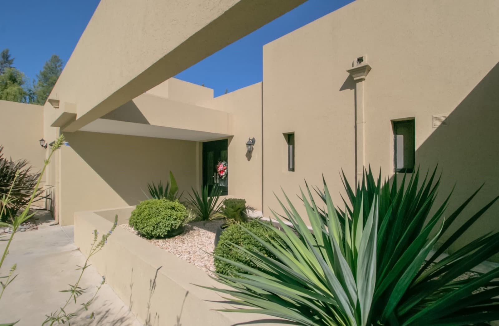 HOUSE FOR SALE IN AREA 60. Single-story. 293 m² of floor space on a 1,620 m² lot.