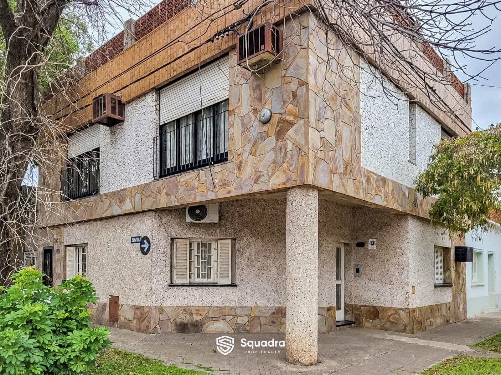 FOR SALE | TRADE - Two-story house with two lots - Azcuénaga neighborhood, Rosario. QUALIFIES FOR MORTGAGE.