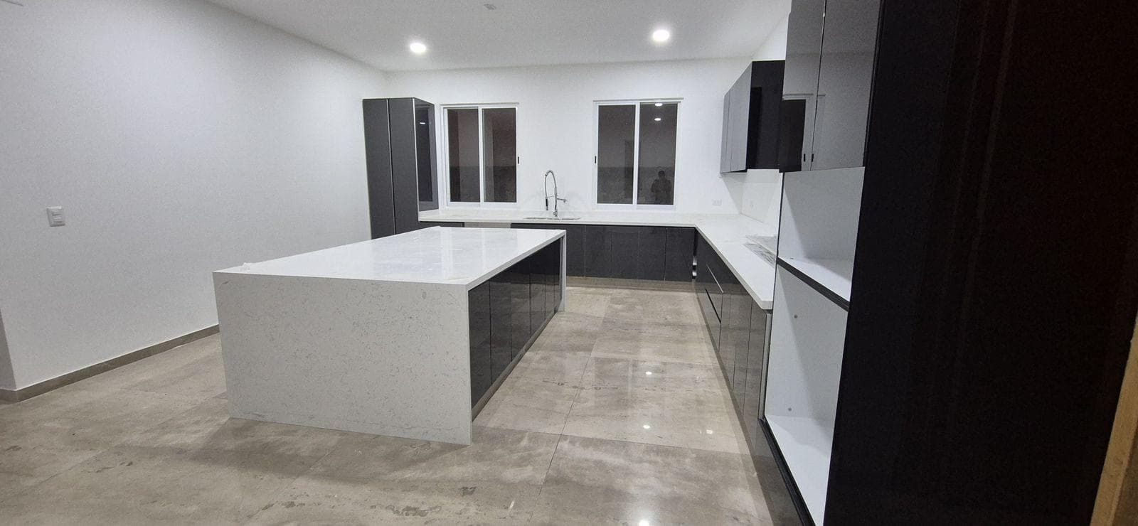 BEAUTIFUL HOUSE FOR SALE IN THE LOMAS DE ANGELOPOLIS GOLF RESORT; WITH A GARDEN