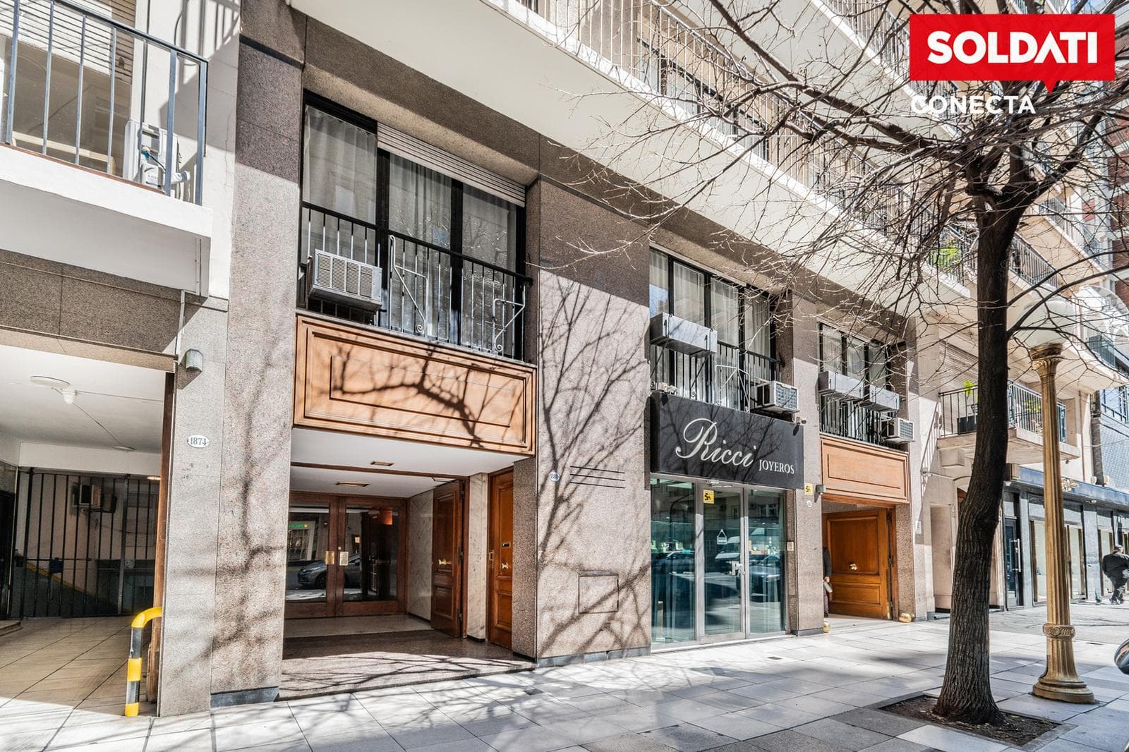 11th-floor apartment with 24-hour security on Alvear Avenue in Recoleta, featuring a balcony and a parking space.