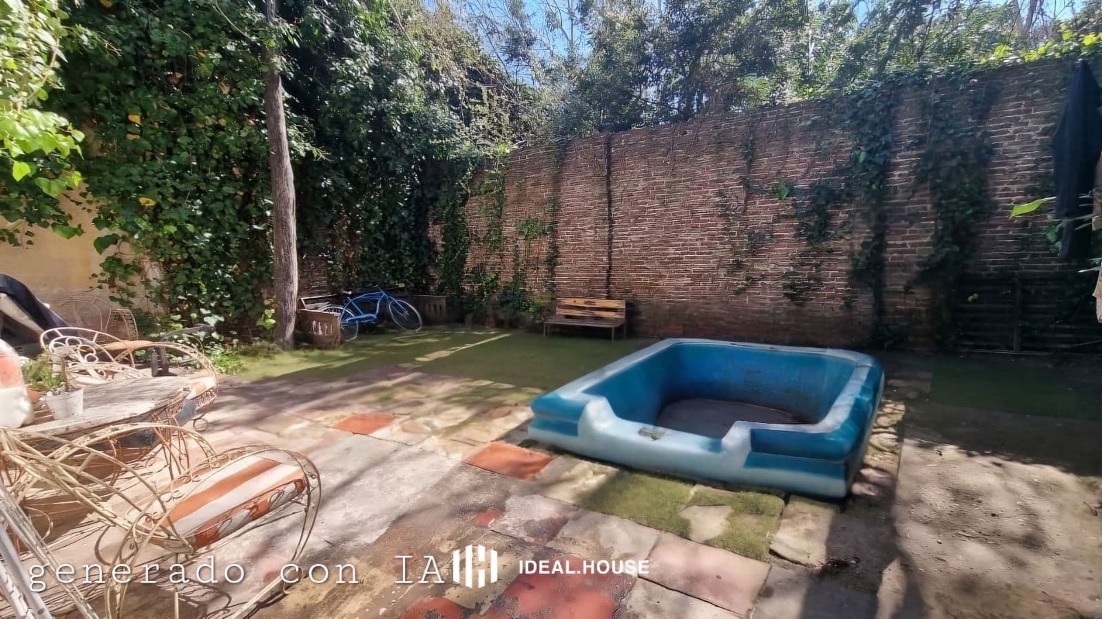 FOR SALE: 3-room townhouse with a garden and terrace.