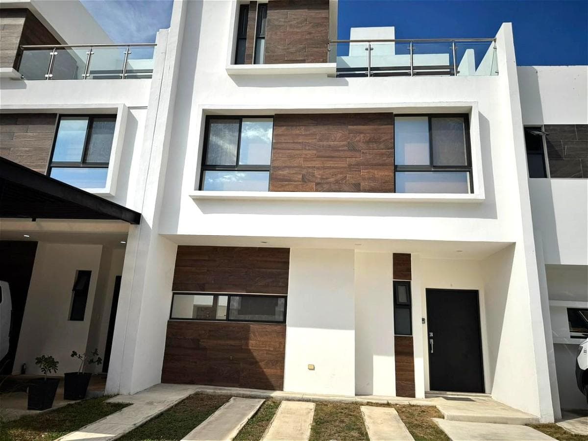 CASA EN VENTA 3 REC 166 M2 EN PLAYA DEL CARMEN CON CASA CLUB