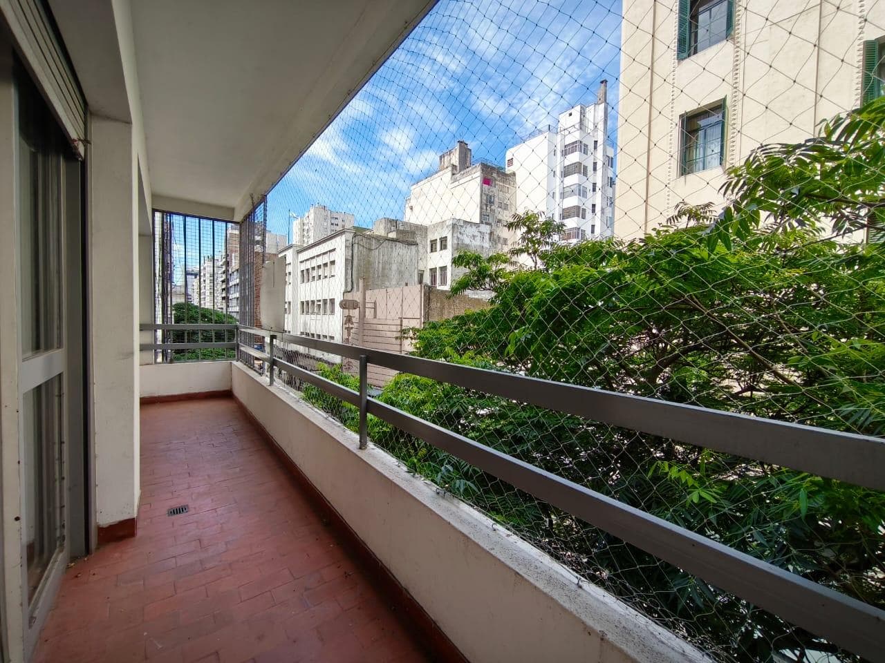 2-Bedroom Apartment for Sale with a Balcony and a Utility Room