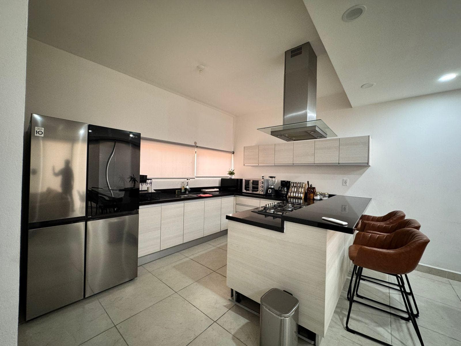 FURNISHED 3-BEDROOM HOUSE FOR SALE WITH CLUBHOUSE IN PLAYA DEL CARMEN