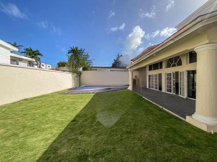 Extraordinary Home in Supermanzana 15 / Extraordinary Home in SM 15