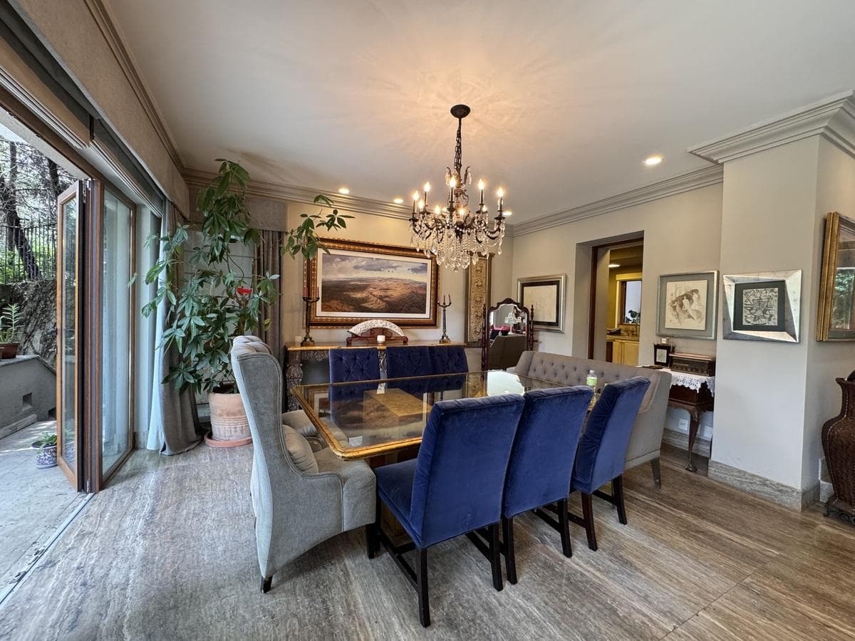 Beautiful house on a private street with two gardens and amenities in Lomas de Bezares