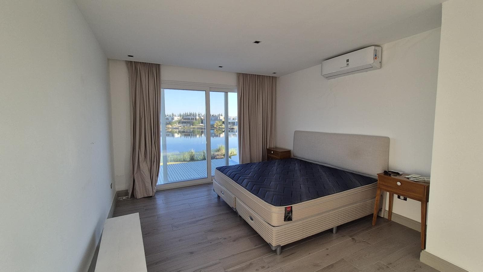 Luxury home with 5 en-suite bedrooms overlooking the lagoon in Barbarita—FOR SALE and FOR RENT
