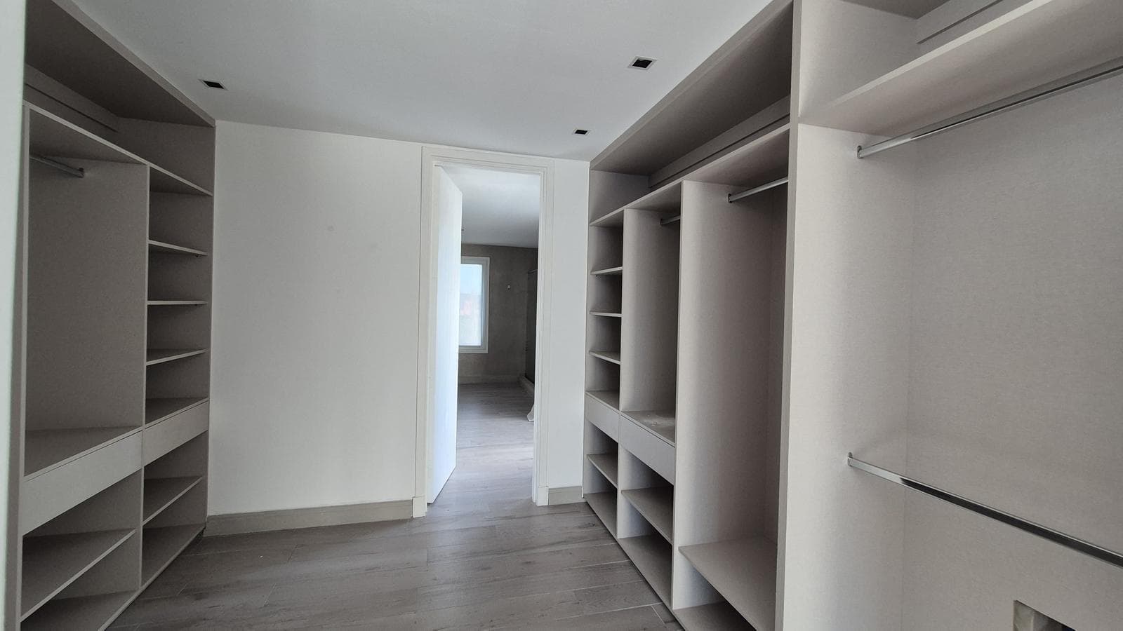 Luxury home with 5 en-suite bedrooms overlooking the lagoon in Barbarita—FOR SALE and FOR RENT