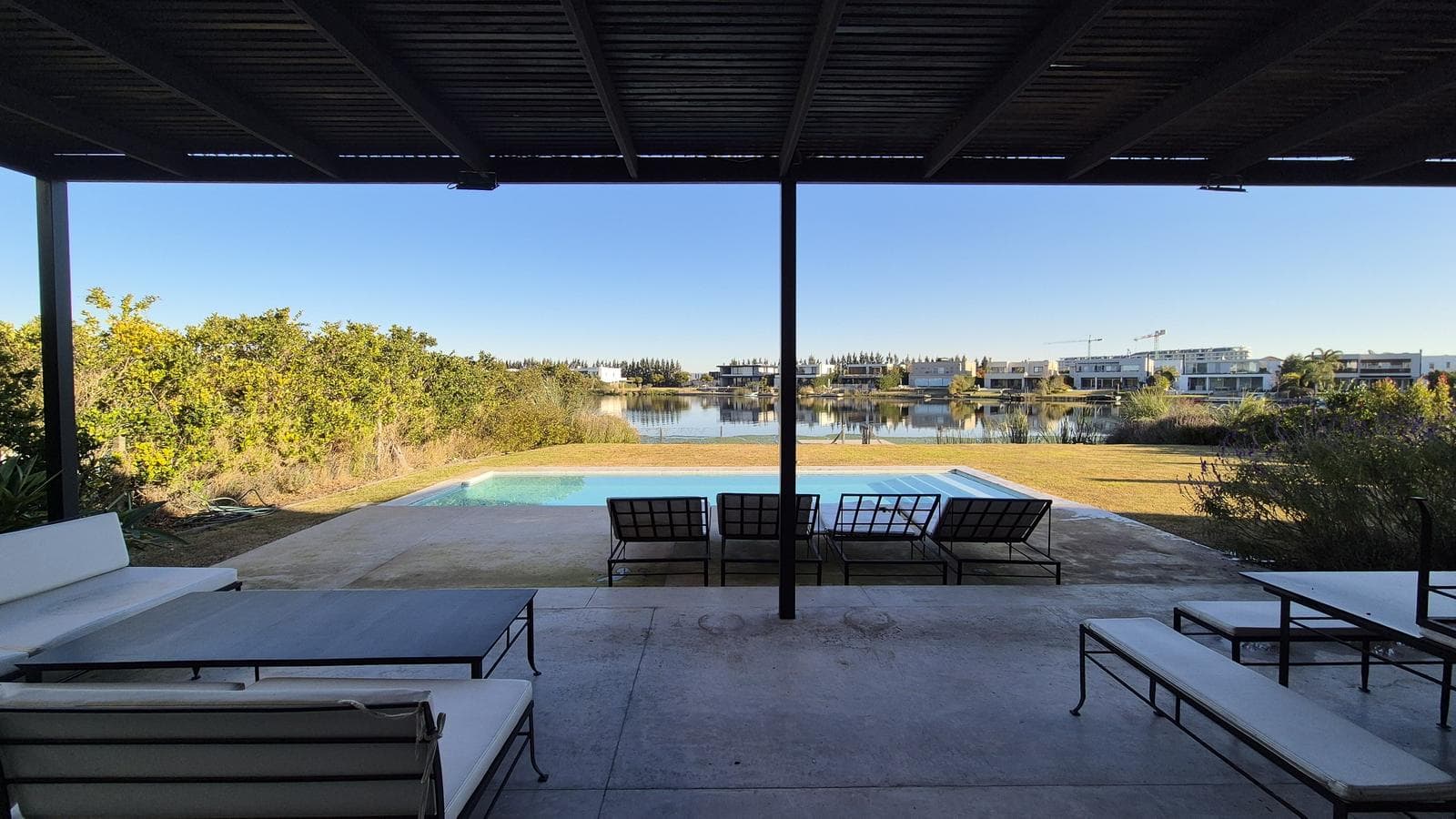 Luxury home with 5 en-suite bedrooms overlooking the lagoon in Barbarita—FOR SALE and FOR RENT