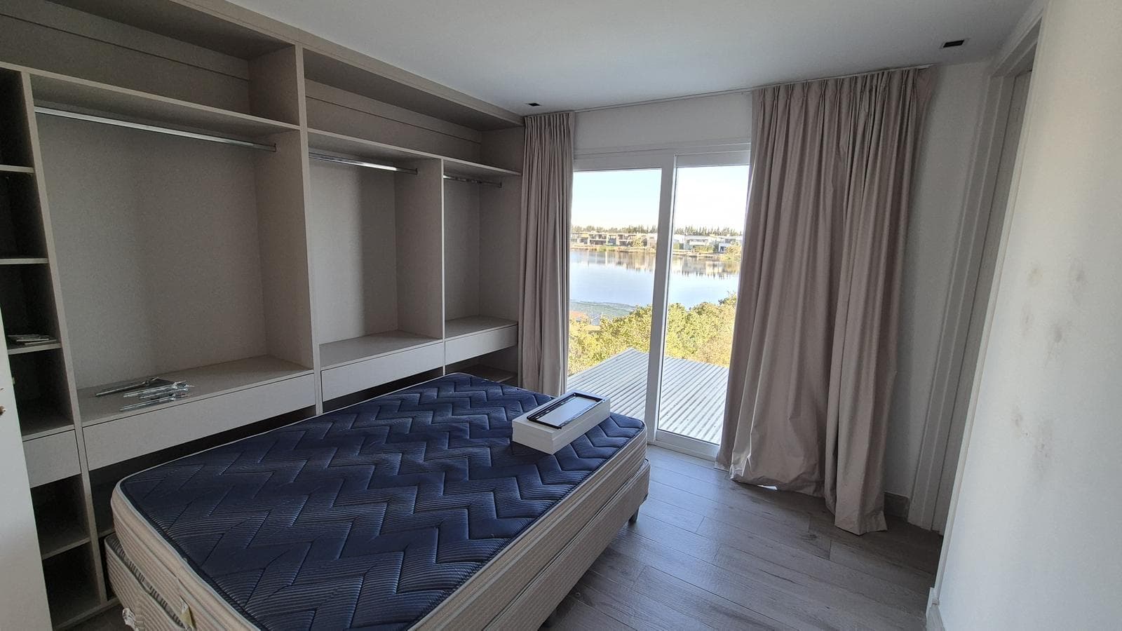Luxury home with 5 en-suite bedrooms overlooking the lagoon in Barbarita—FOR SALE and FOR RENT