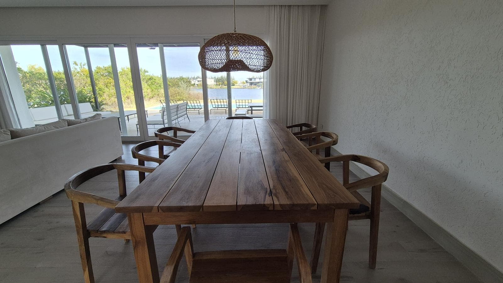 Luxury home with 5 en-suite bedrooms overlooking the lagoon in Barbarita—FOR SALE and FOR RENT