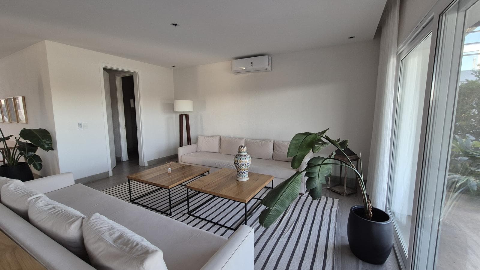 Luxury home with 5 en-suite bedrooms overlooking the lagoon in Barbarita—FOR SALE and FOR RENT