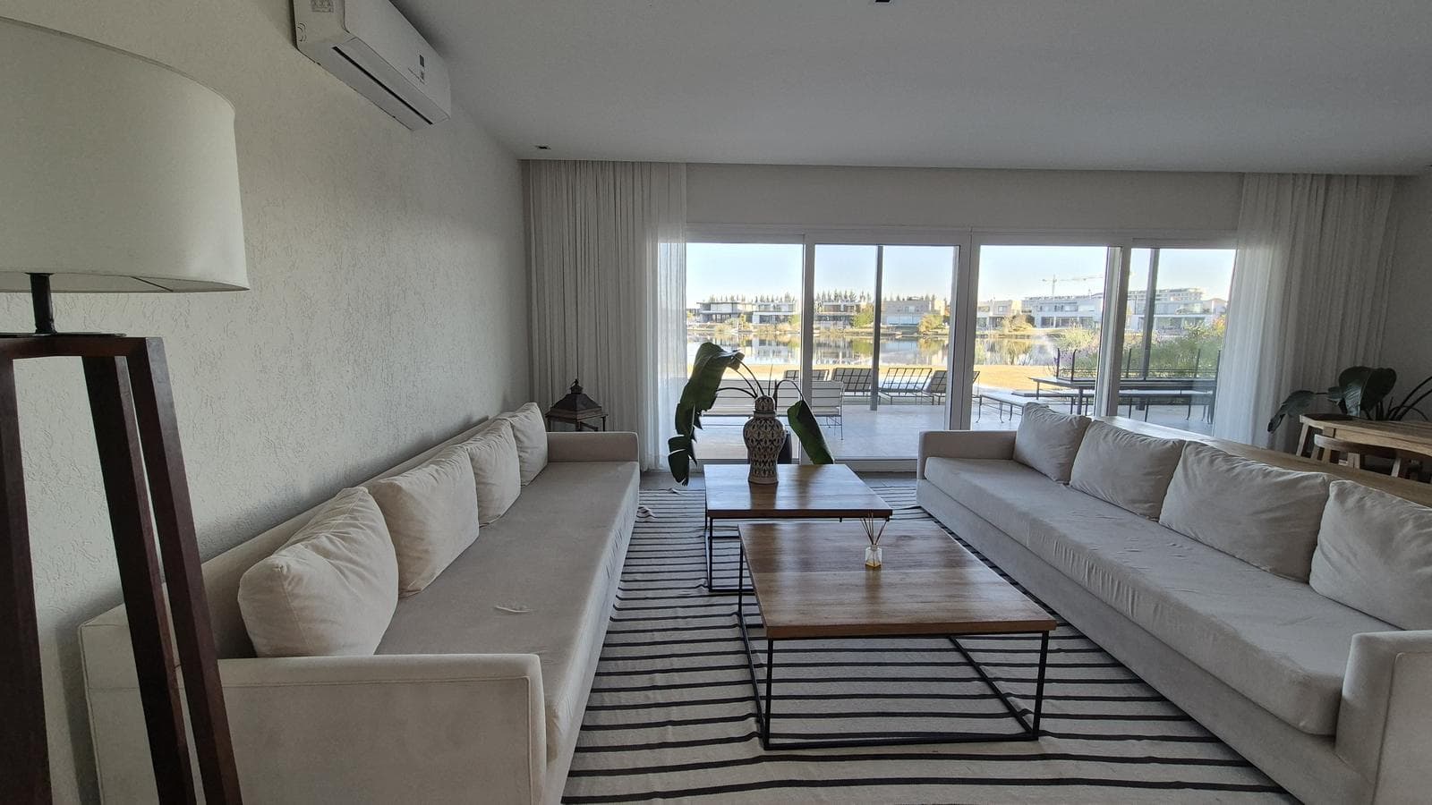 Luxury home with 5 en-suite bedrooms overlooking the lagoon in Barbarita—FOR SALE and FOR RENT