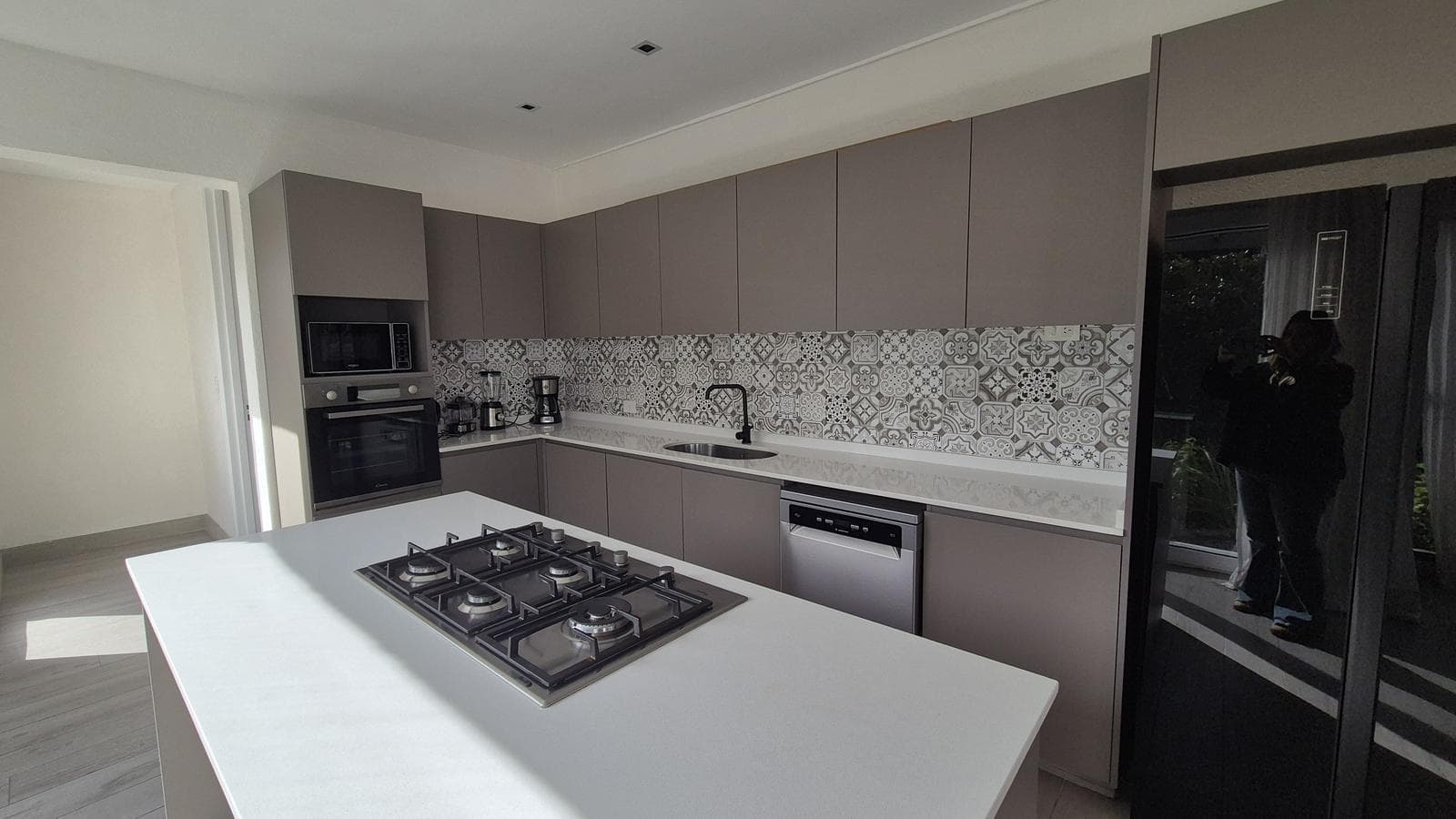 Luxury home with 5 en-suite bedrooms overlooking the lagoon in Barbarita—FOR SALE and FOR RENT