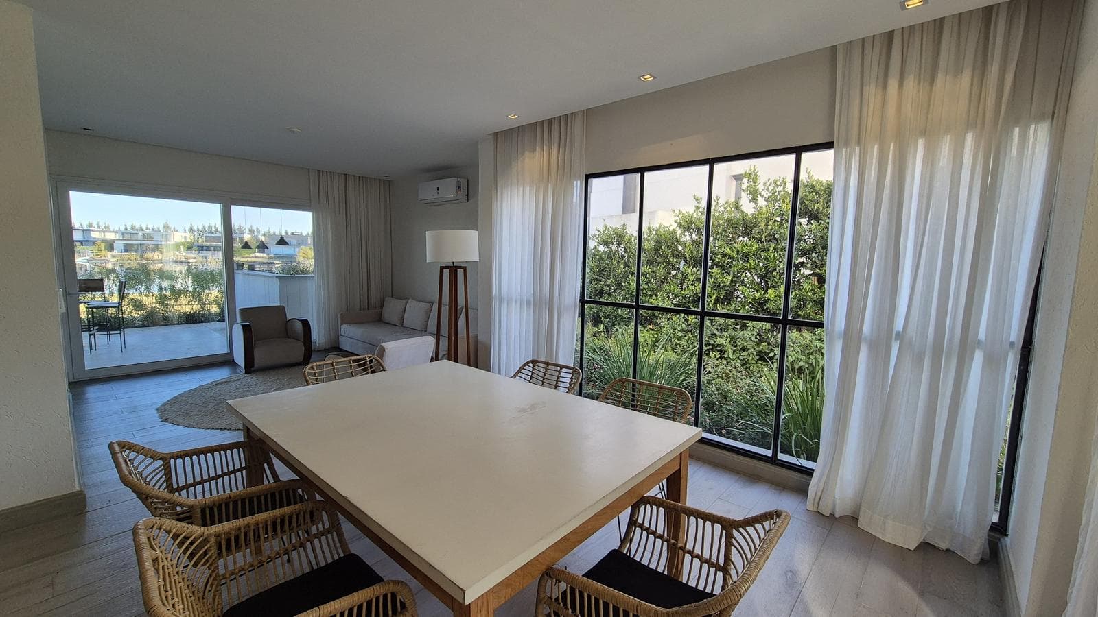 Luxury home with 5 en-suite bedrooms overlooking the lagoon in Barbarita—FOR SALE and FOR RENT