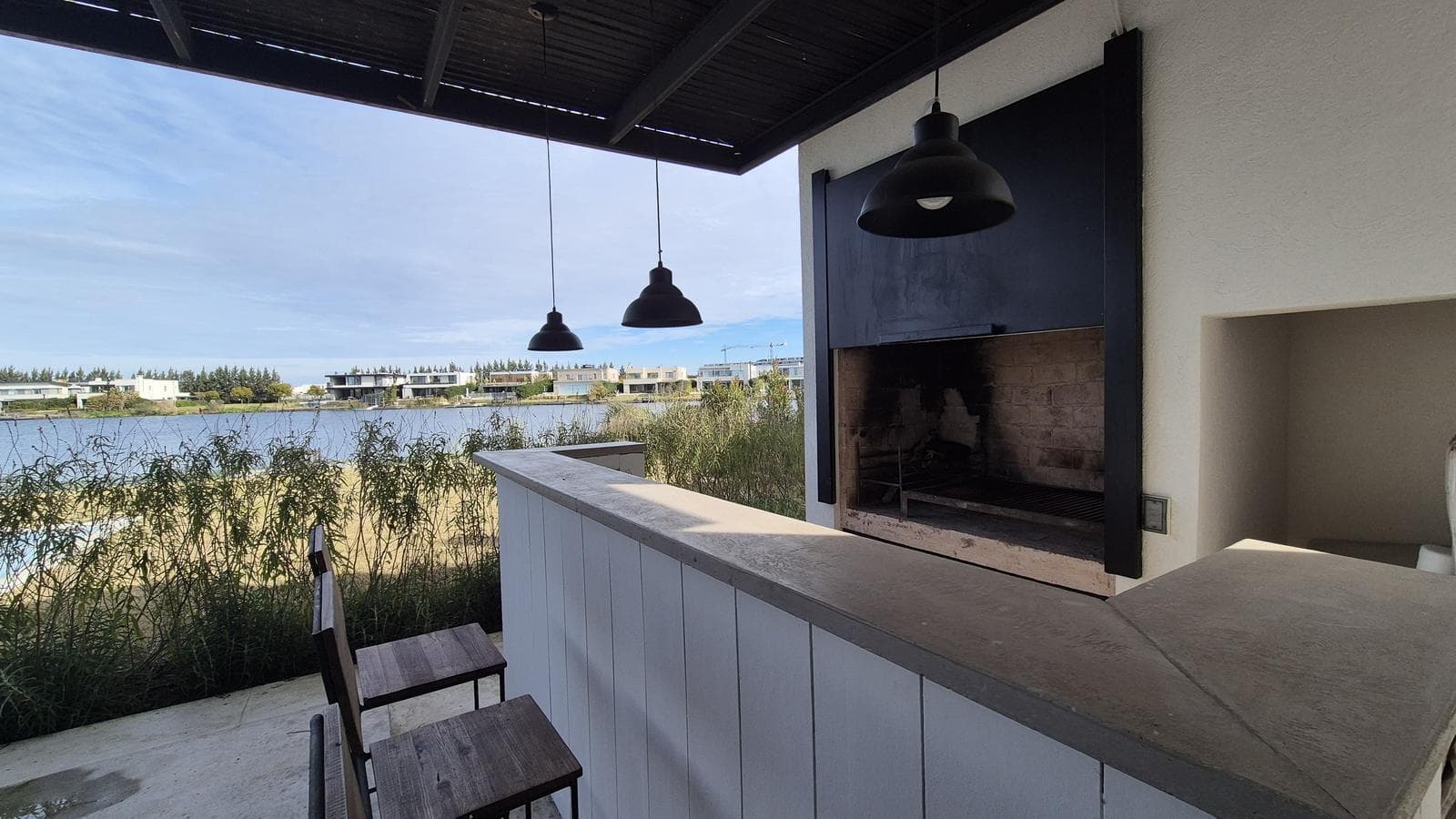Luxury home with 5 en-suite bedrooms overlooking the lagoon in Barbarita—FOR SALE and FOR RENT