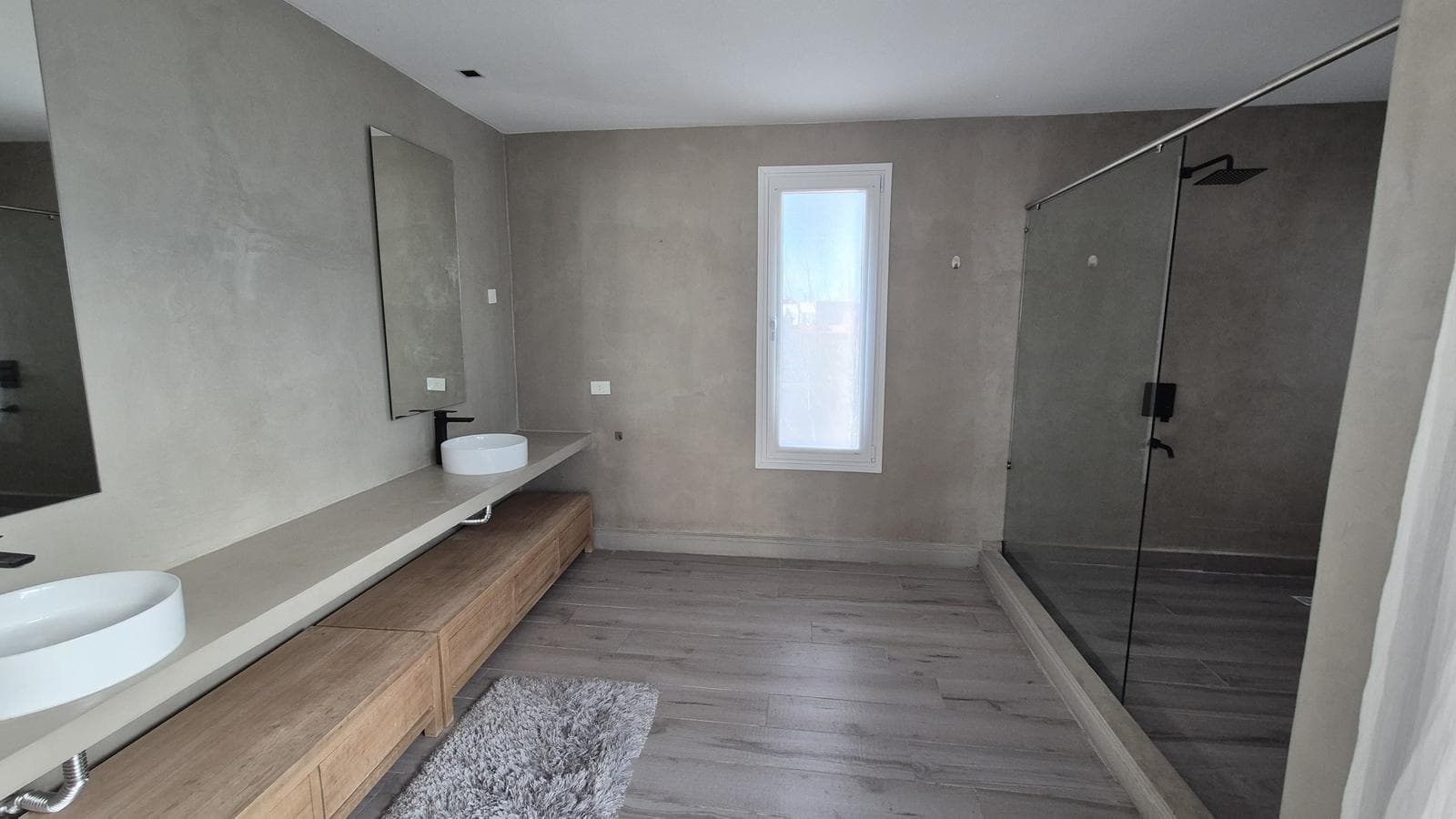 Luxury home with 5 en-suite bedrooms overlooking the lagoon in Barbarita—FOR SALE and FOR RENT