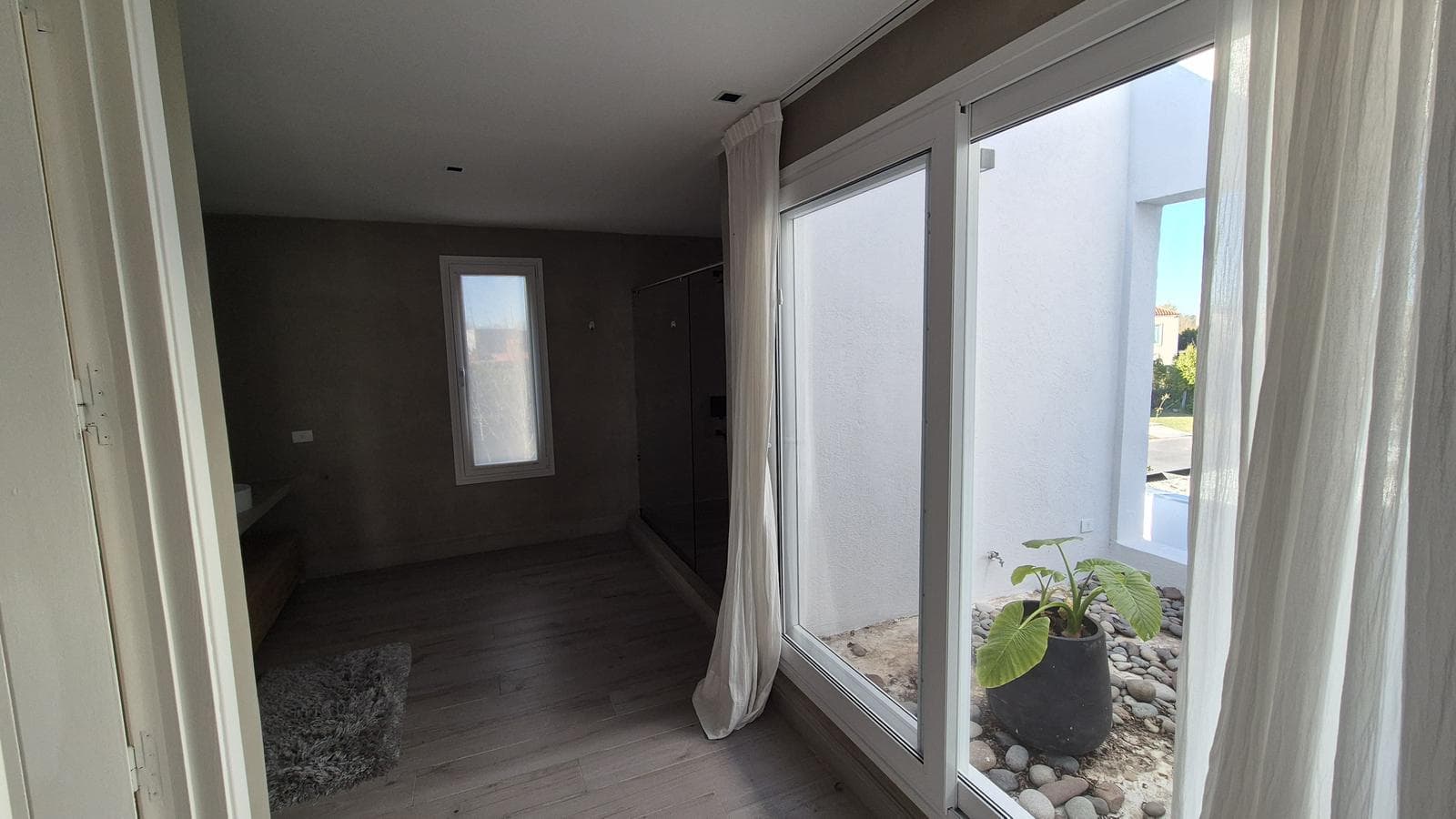 Luxury home with 5 en-suite bedrooms overlooking the lagoon in Barbarita—FOR SALE and FOR RENT