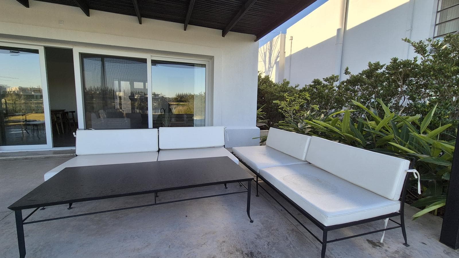 Luxury home with 5 en-suite bedrooms overlooking the lagoon in Barbarita—FOR SALE and FOR RENT