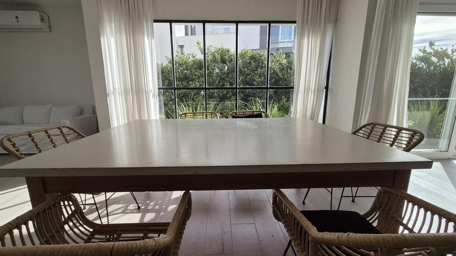 Luxury home with 5 en-suite bedrooms overlooking the lagoon in Barbarita—FOR SALE and FOR RENT